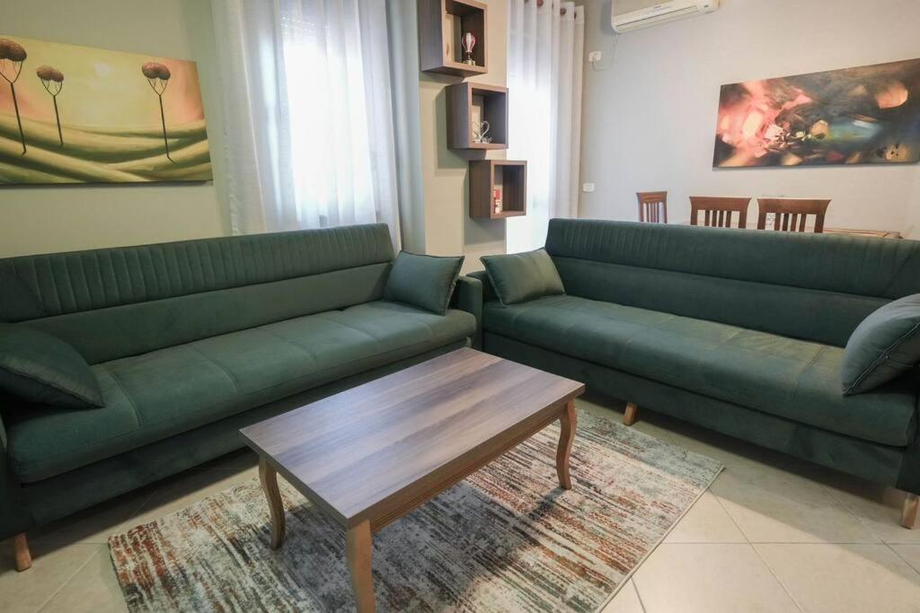 Staycation, City Center Apartment With Balcony ติรานา ภายนอก รูปภาพ