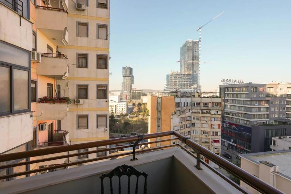 Staycation, City Center Apartment With Balcony ติรานา ภายนอก รูปภาพ