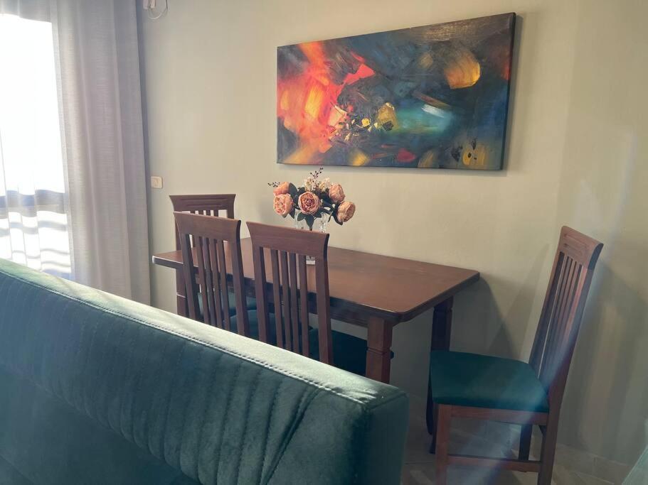 Staycation, City Center Apartment With Balcony ติรานา ภายนอก รูปภาพ
